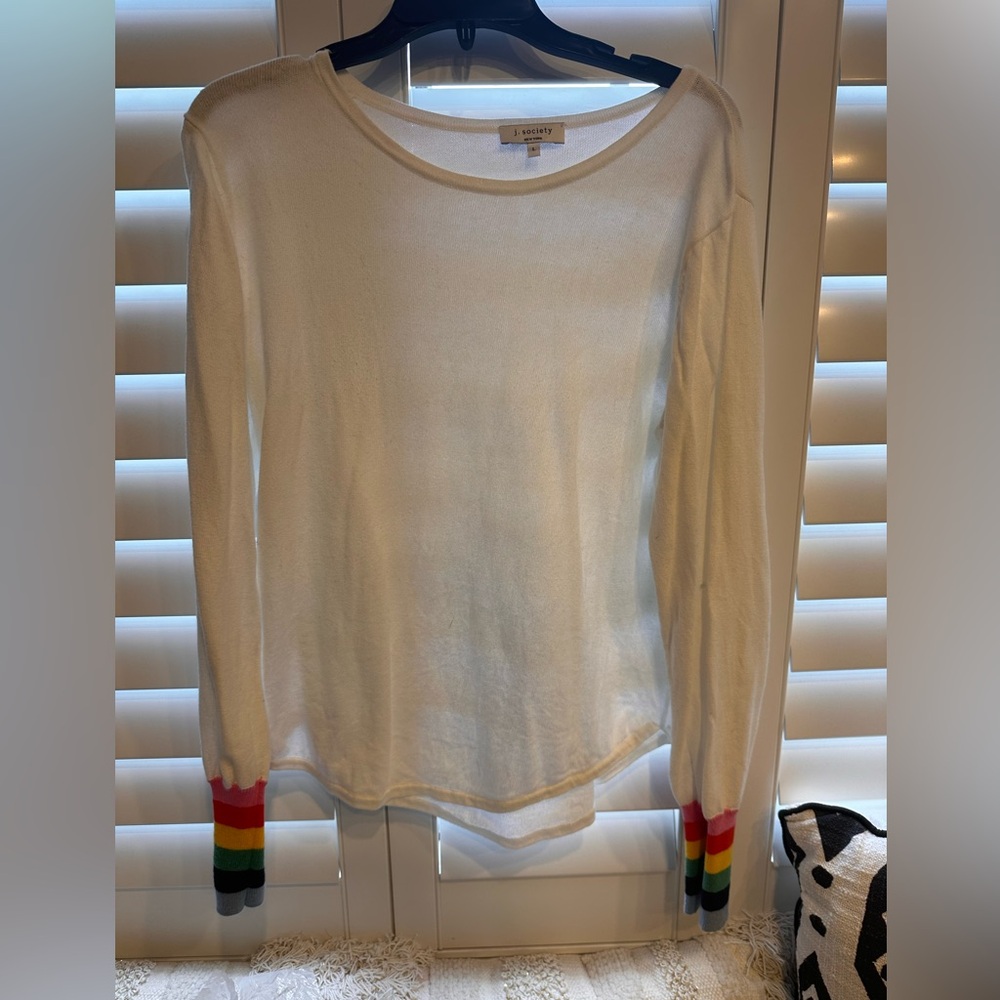 white cotton scoop neck baseball hem rainbow cuff t shirt